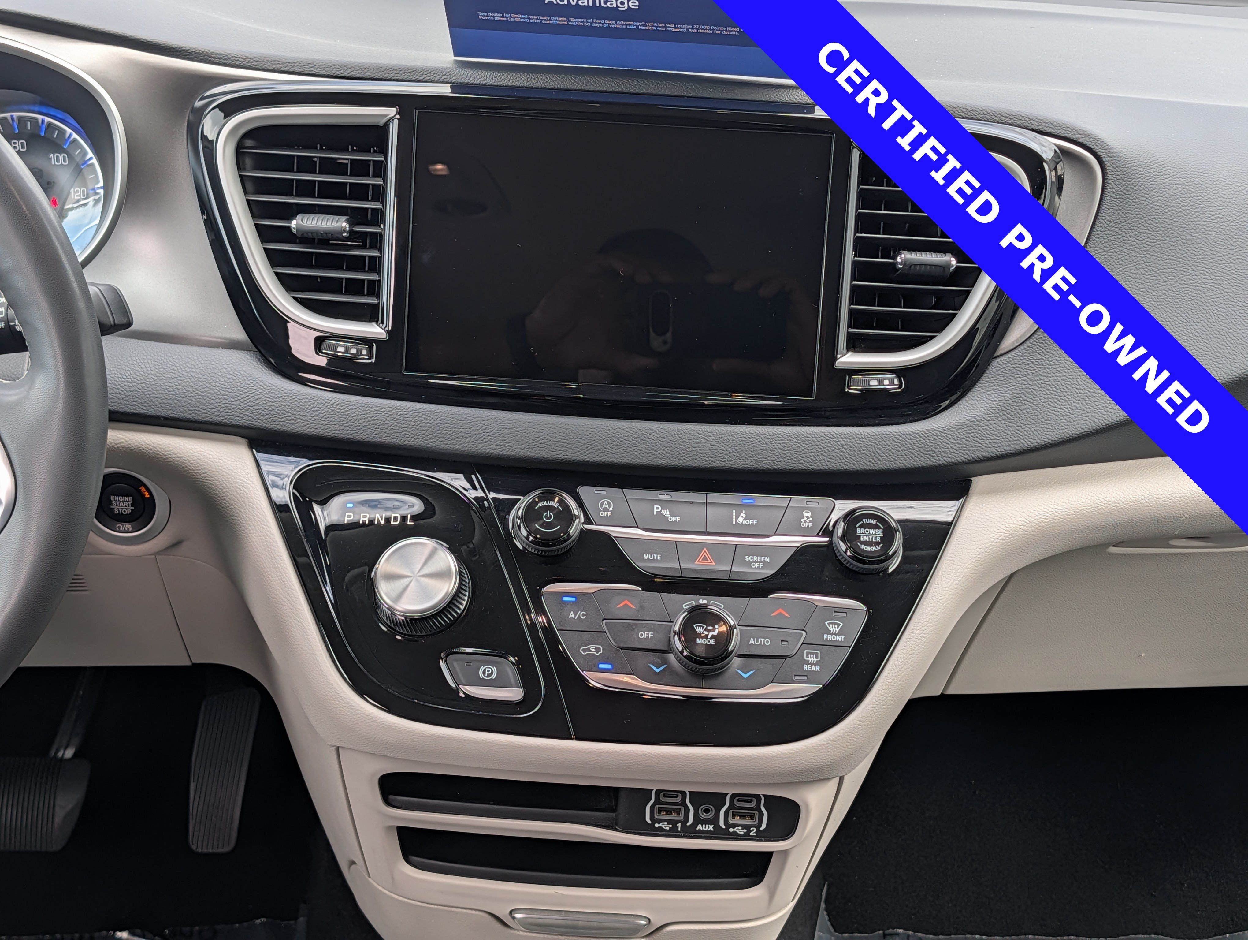 Used 2023 Chrysler Pacifica Touring-L FWD image 21