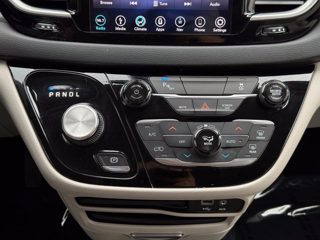 Used 2019 Chrysler Pacifica Touring Plus FWD image 17