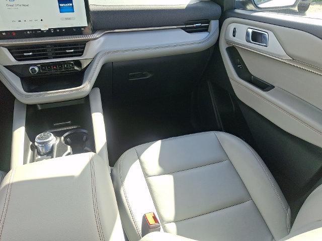 Certified 2025 Ford Explorer Active w/ Active Comfort Package AWD/4WD image 19