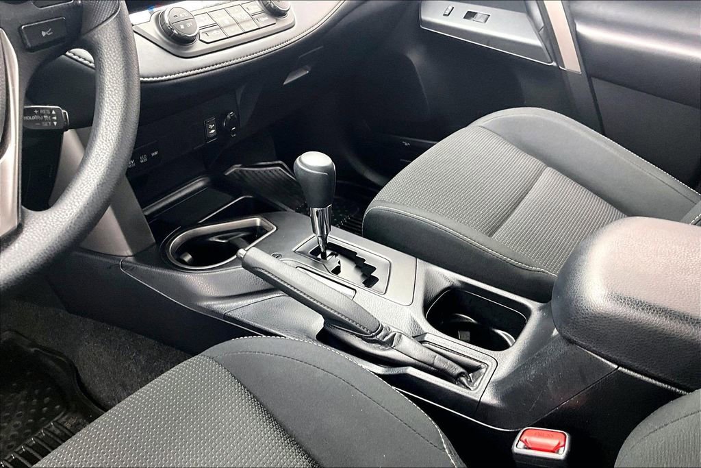 Used 2018 Toyota RAV4 LE image 15