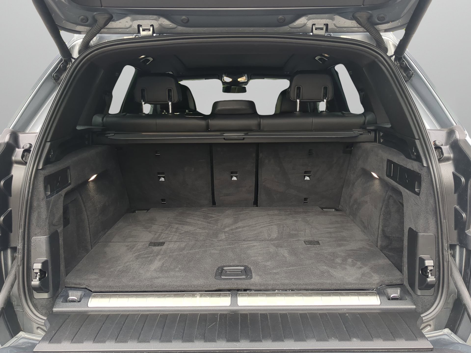 Used 2025 BMW X5 xDrive50e AWD/4WD image 46
