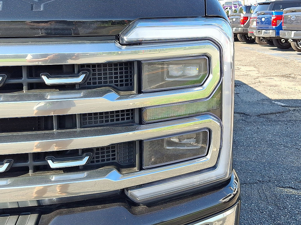Certified 2023 Ford F350 Platinum w/ FX4 Off-Road Package AWD/4WD image 34