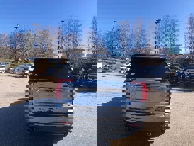 Used 2024 GMC Yukon XL AT4 w/ AT4 Premium Package image 3