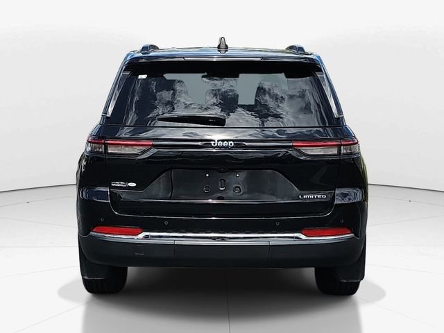 Used 2023 Jeep Grand Cherokee Limited w/ Trailer Tow Prep Group (B) RWD image 5