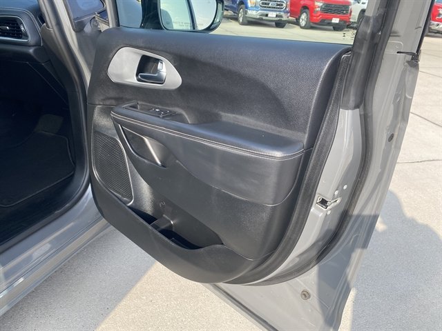 Used 2025 Chrysler Pacifica Limited FWD image 7