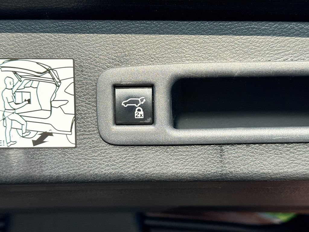Used 2022 Toyota Sienna XLE w/ XLE Plus Package FWD image 28