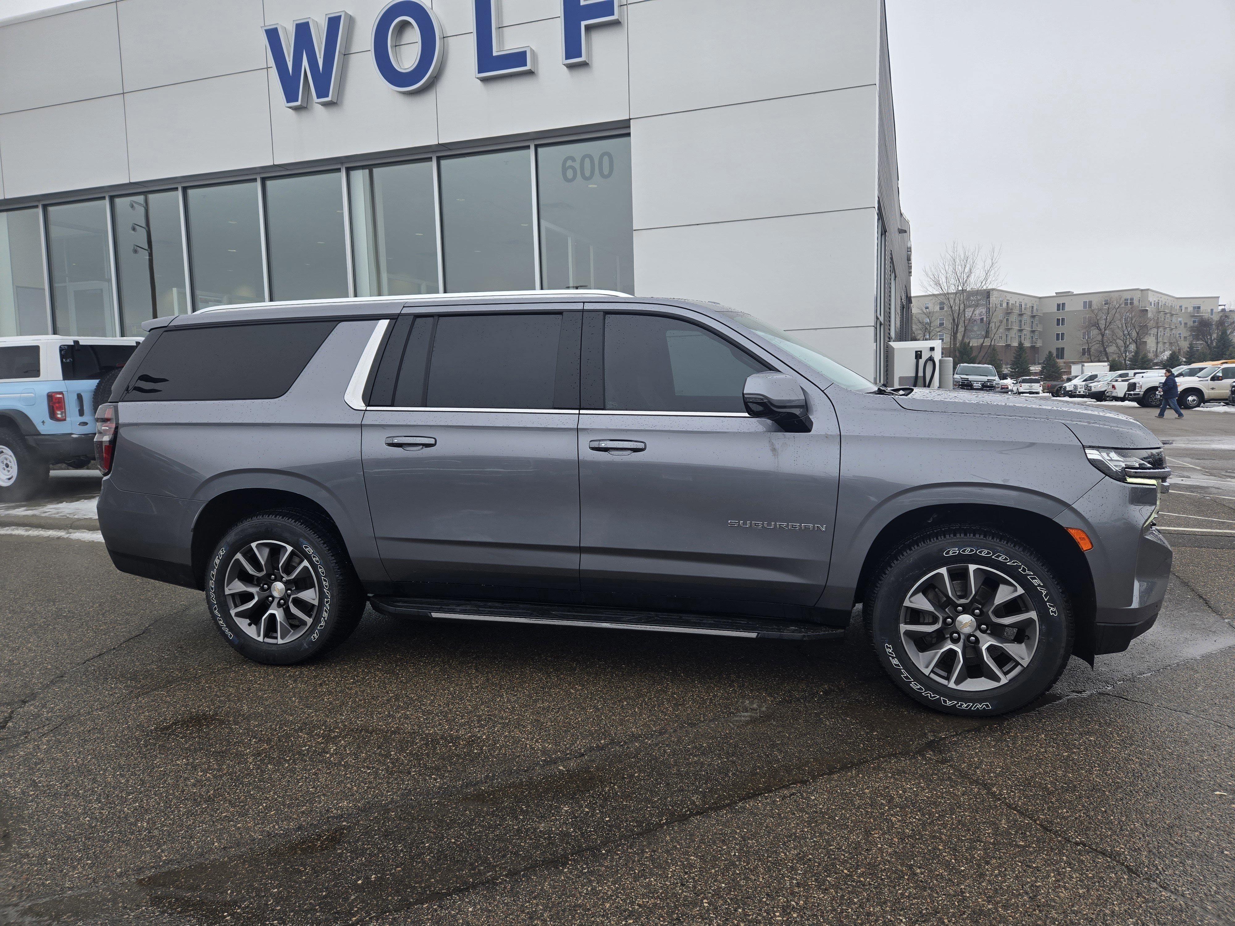 Used 2021 Chevrolet Suburban LT w/ LT Signature Package image 6