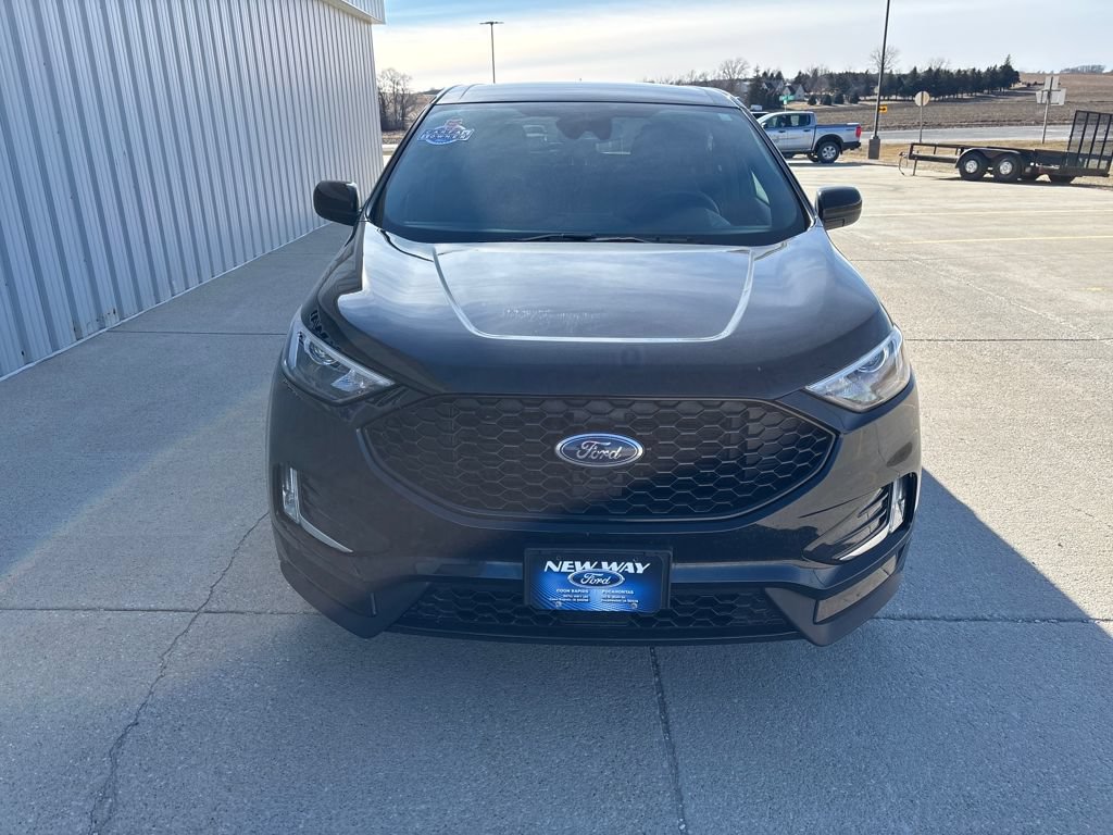 Certified 2024 Ford Edge ST-Line AWD/4WD image 2