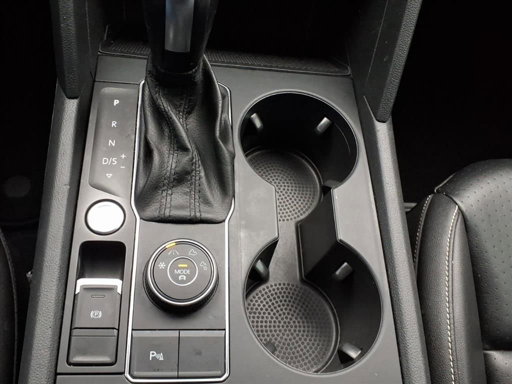 Used 2020 Volkswagen Atlas Cross Sport SE w/ Towing Package image 13