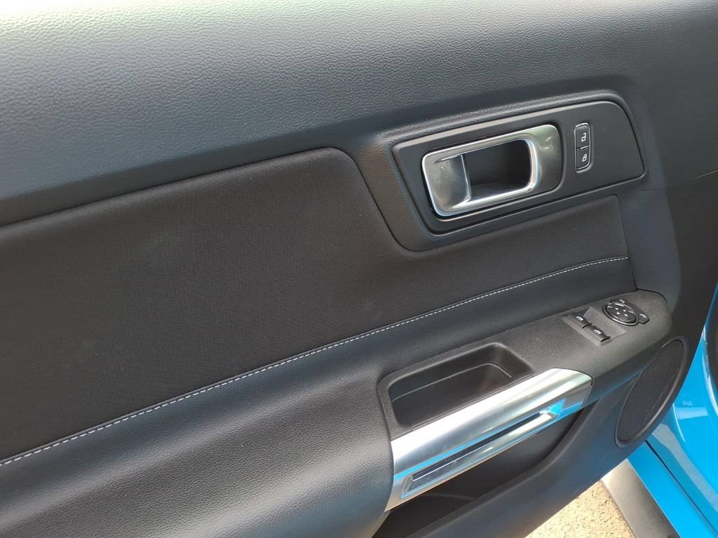 Certified 2022 Ford Mustang Coupe RWD image 5