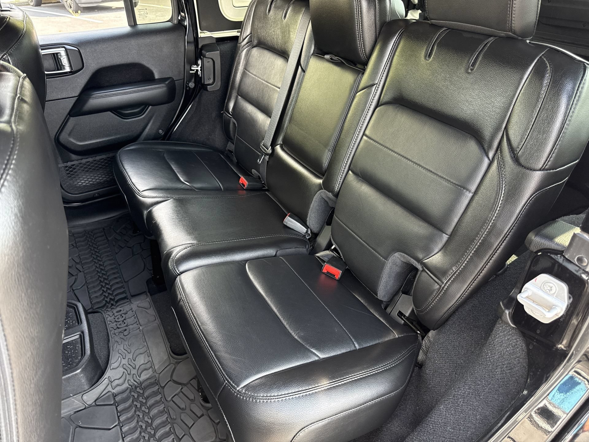 Used 2020 Jeep Wrangler Unlimited Sahara AWD/4WD image 17
