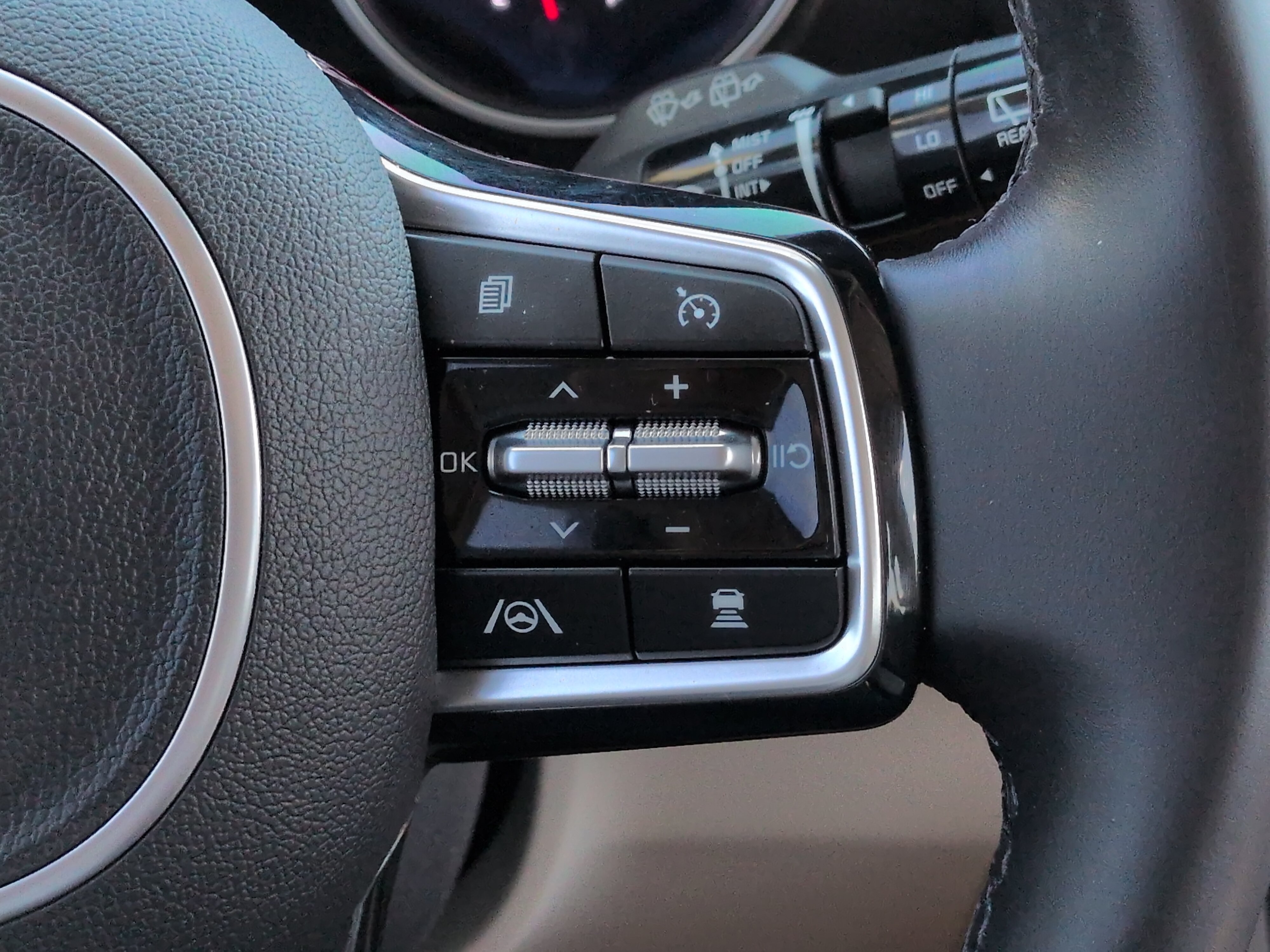 Used 2022 Kia Carnival SX FWD image 23