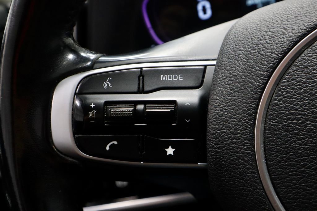 Used 2025 Kia Sportage EX FWD image 28
