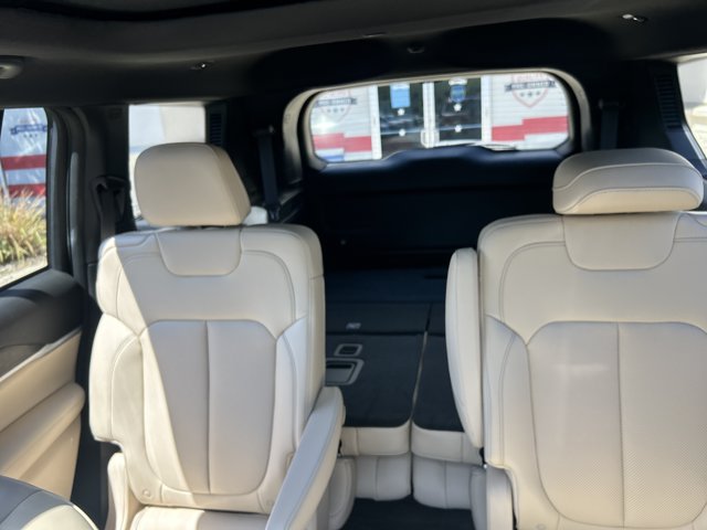 Used 2026 Jeep Grand Cherokee L Limited w/ Luxury Tech Group II RWD image 19