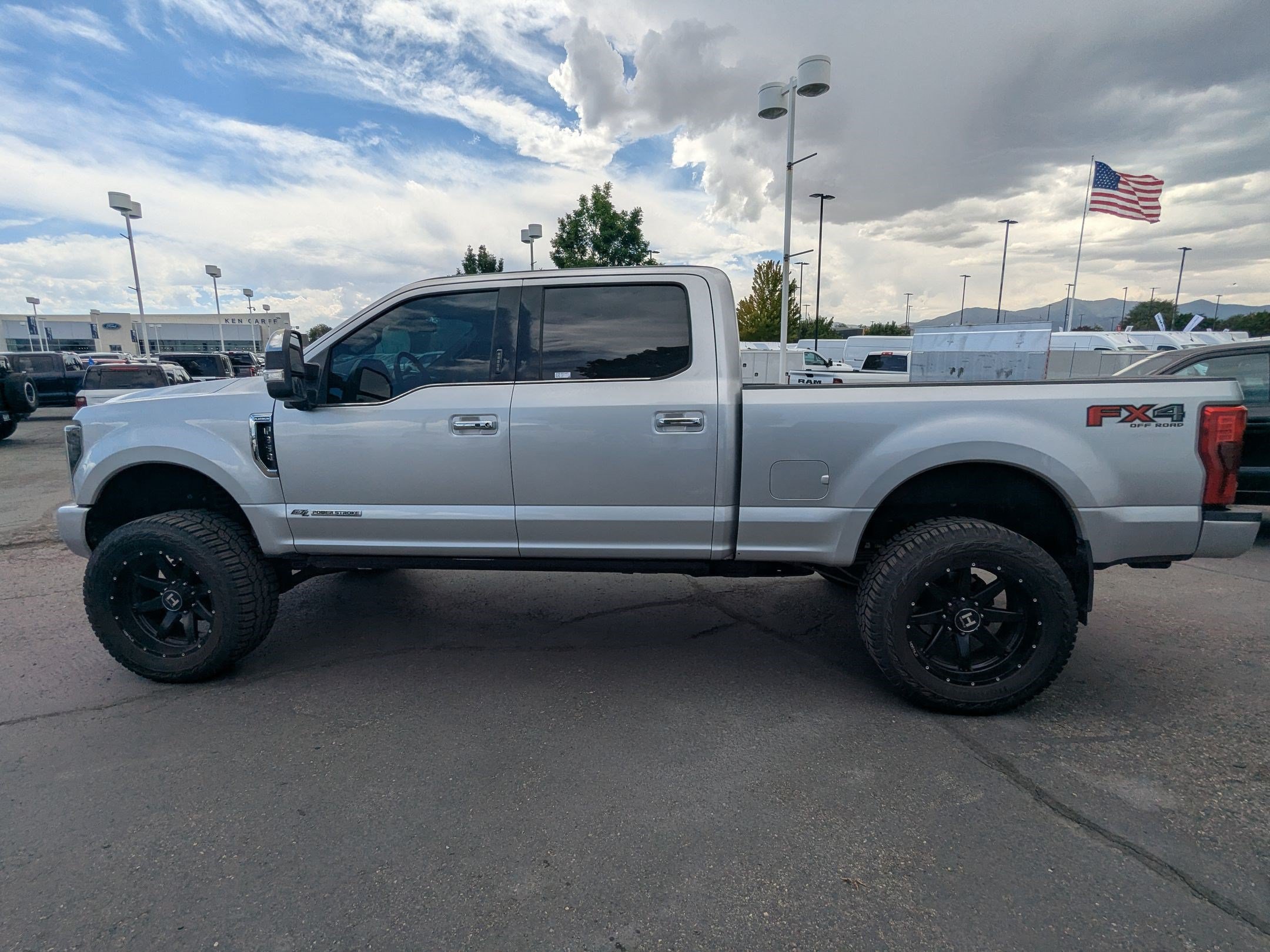 Certified 2019 Ford F350 Platinum w/ Platinum Ultimate Package AWD/4WD image 9