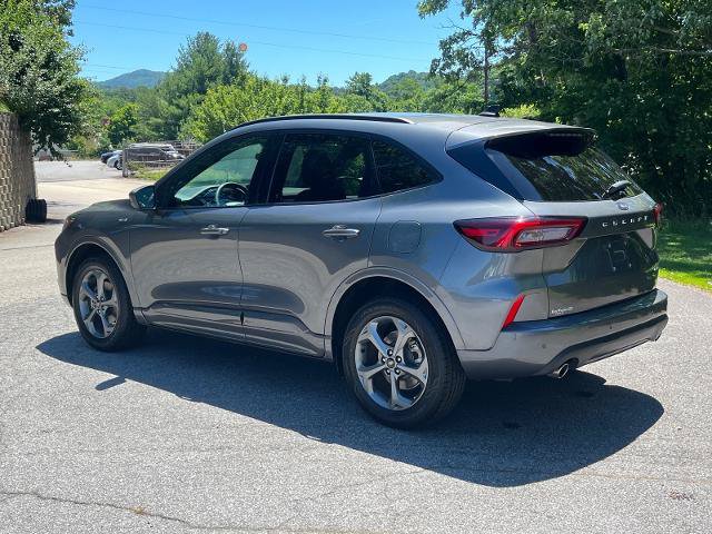 Certified 2023 Ford Escape ST-Line w/ Tech Pack #1 AWD/4WD image 4