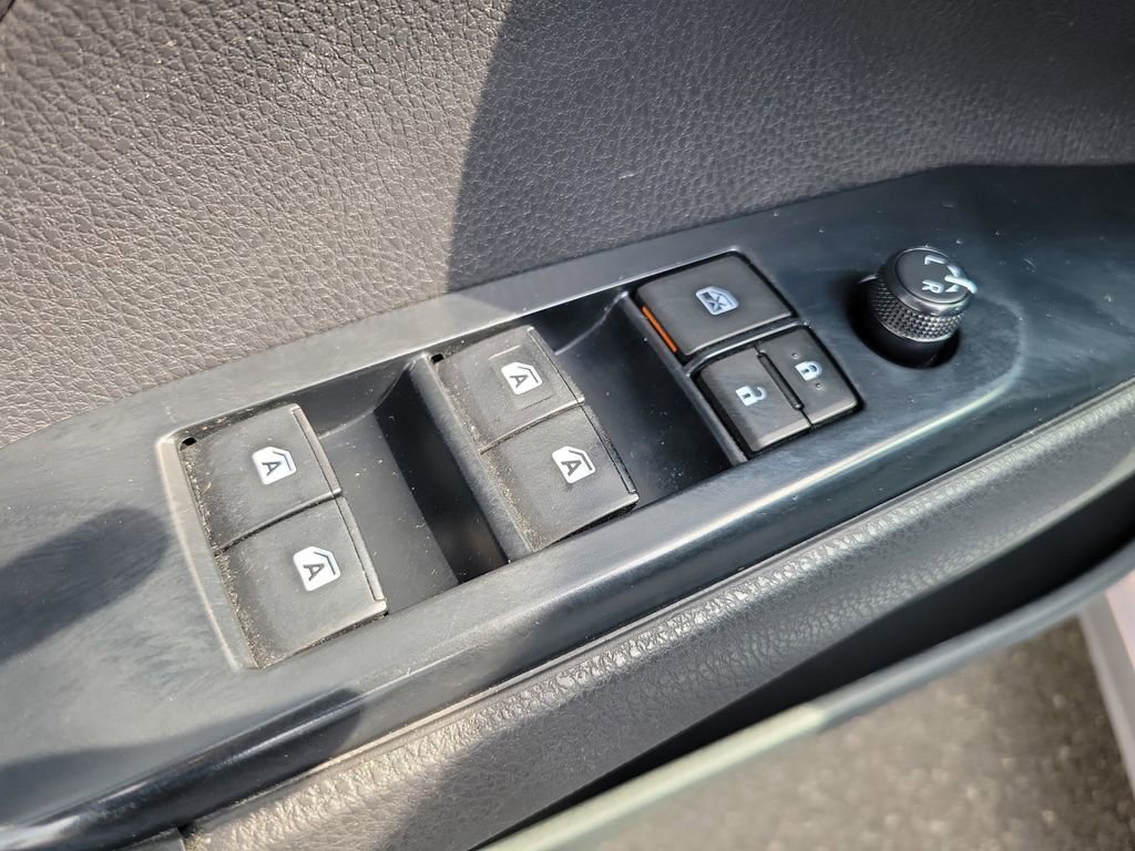 Used 2020 Toyota Camry SE FWD image 19