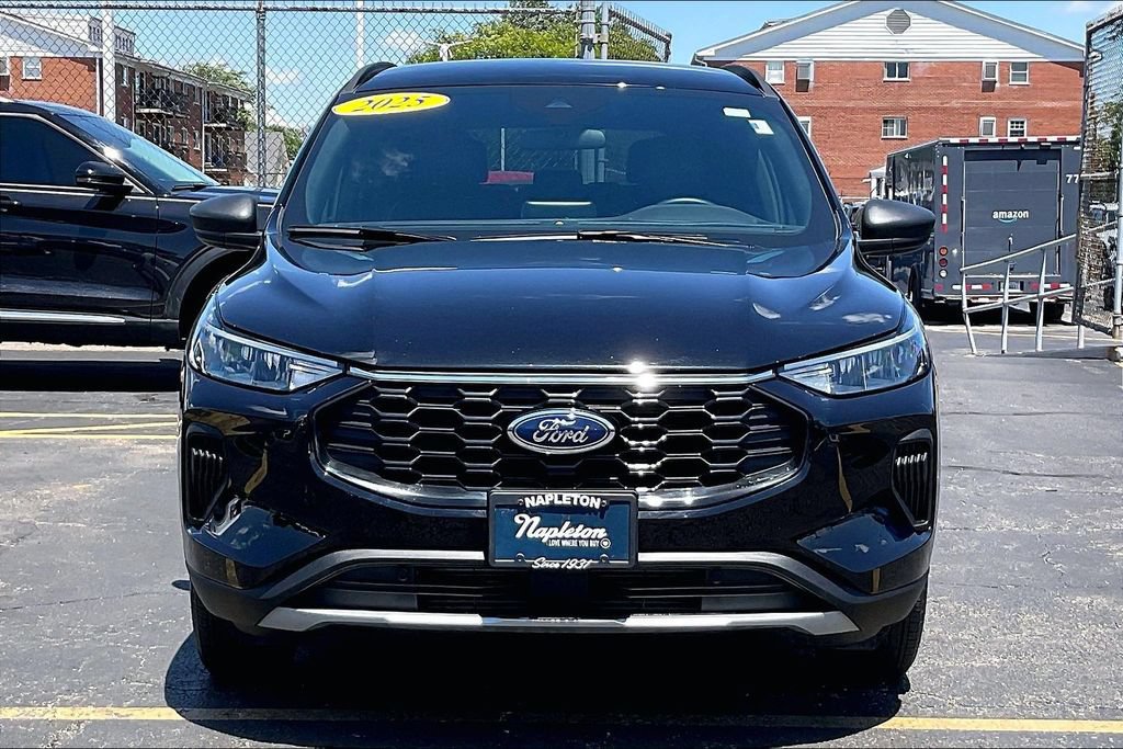 Certified 2025 Ford Escape ST-Line AWD/4WD image 2