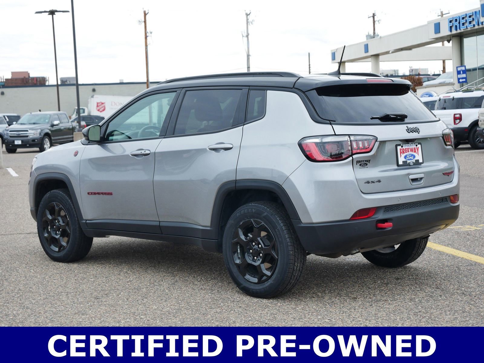 Used 2024 Jeep Compass Trailhawk image 6
