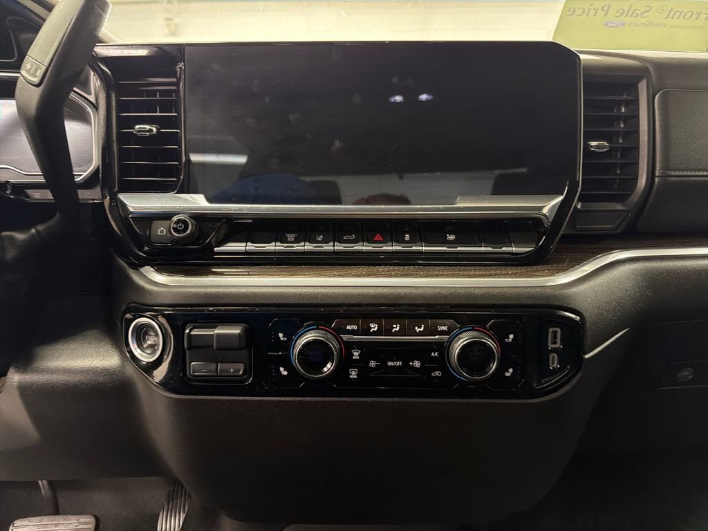 Used 2025 Chevrolet Silverado 2500 LT w/ Convenience Package image 22