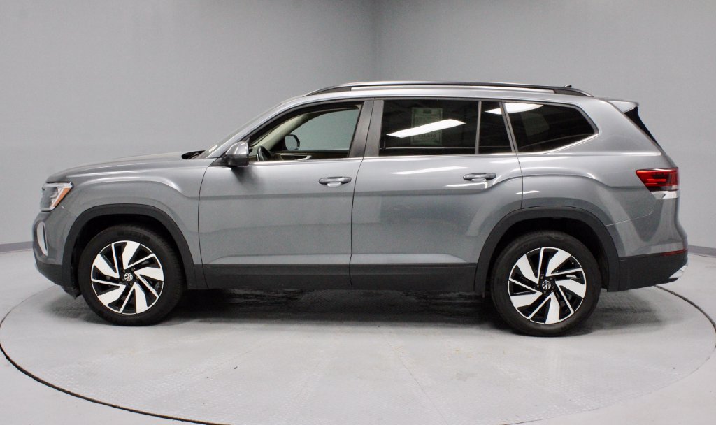 Used 2025 Volkswagen Atlas SE AWD/4WD image 8