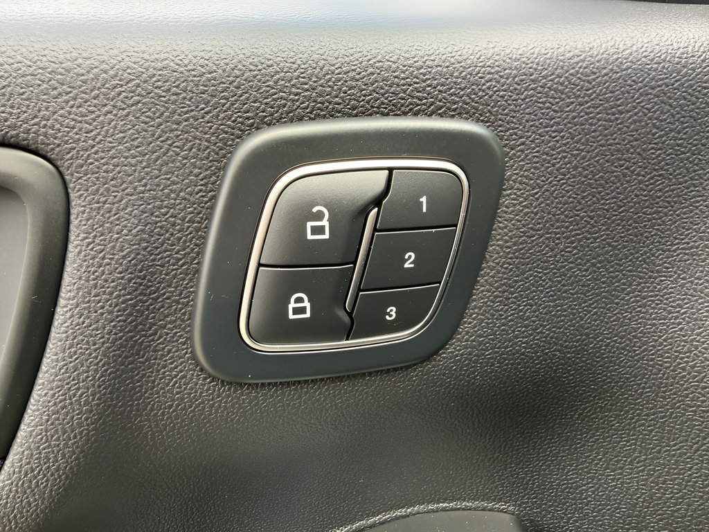 Certified 2025 Ford Escape ST-Line Elite w/ Premium Technology Package AWD/4WD image 23