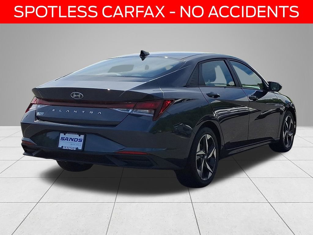 Used 2023 Hyundai Elantra SEL w/ Convenience Package FWD image 4