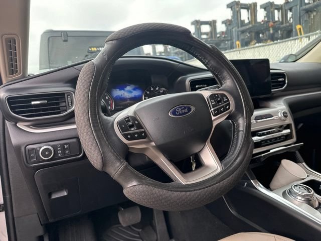 Certified 2021 Ford Explorer XLT w/ Equipment Group 202A AWD/4WD image 14