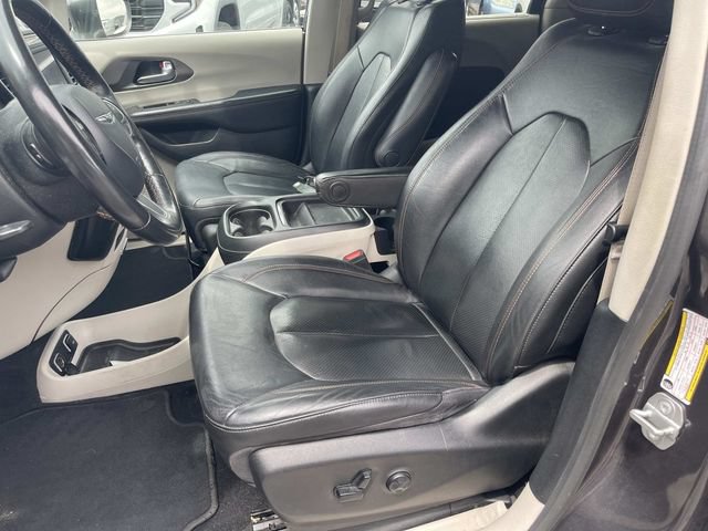 Used 2020 Chrysler Pacifica Touring-L FWD image 26