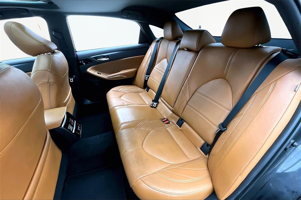 Used 2022 Toyota Avalon Limited image 26