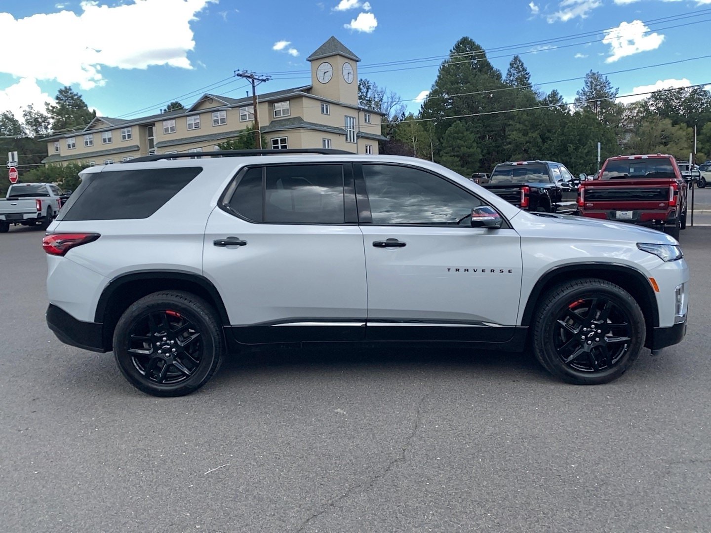 Used 2022 Chevrolet Traverse Premier w/ Redline Edition FWD image 3