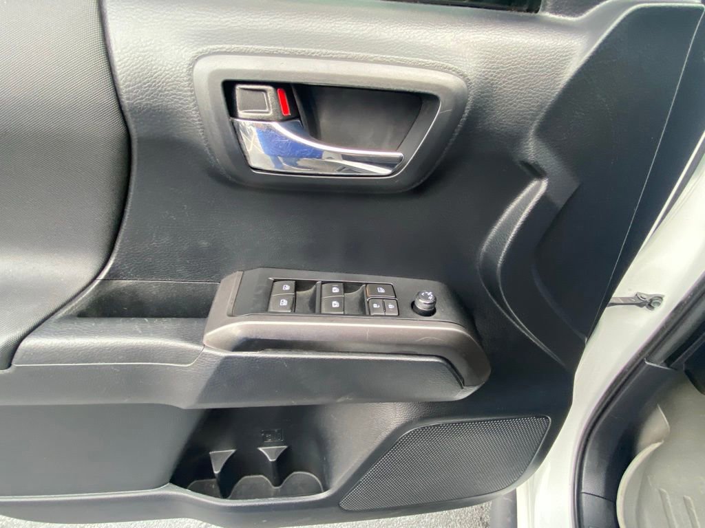 Used 2019 Toyota Tacoma TRD Sport image 10