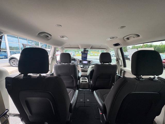 Used 2023 Chrysler Voyager LX FWD image 36
