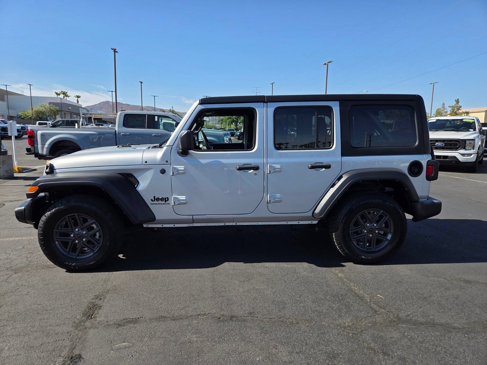 Used 2024 Jeep Wrangler Unlimited Sport AWD/4WD image 3