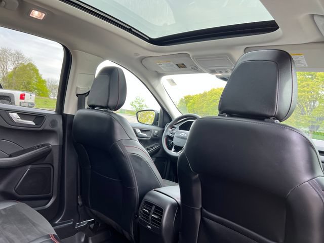 Certified 2022 Ford Escape SEL w/ SEL Stealth AWD Package image 33