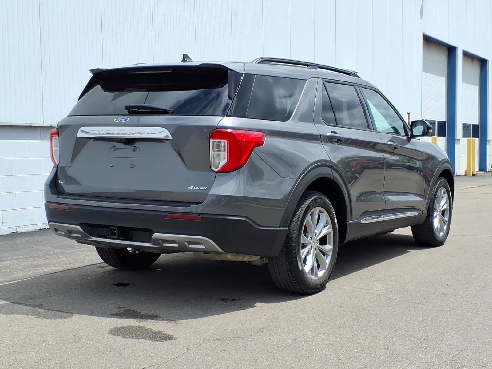 Certified 2023 Ford Explorer XLT w/ Equipment Group 202A AWD/4WD image 6