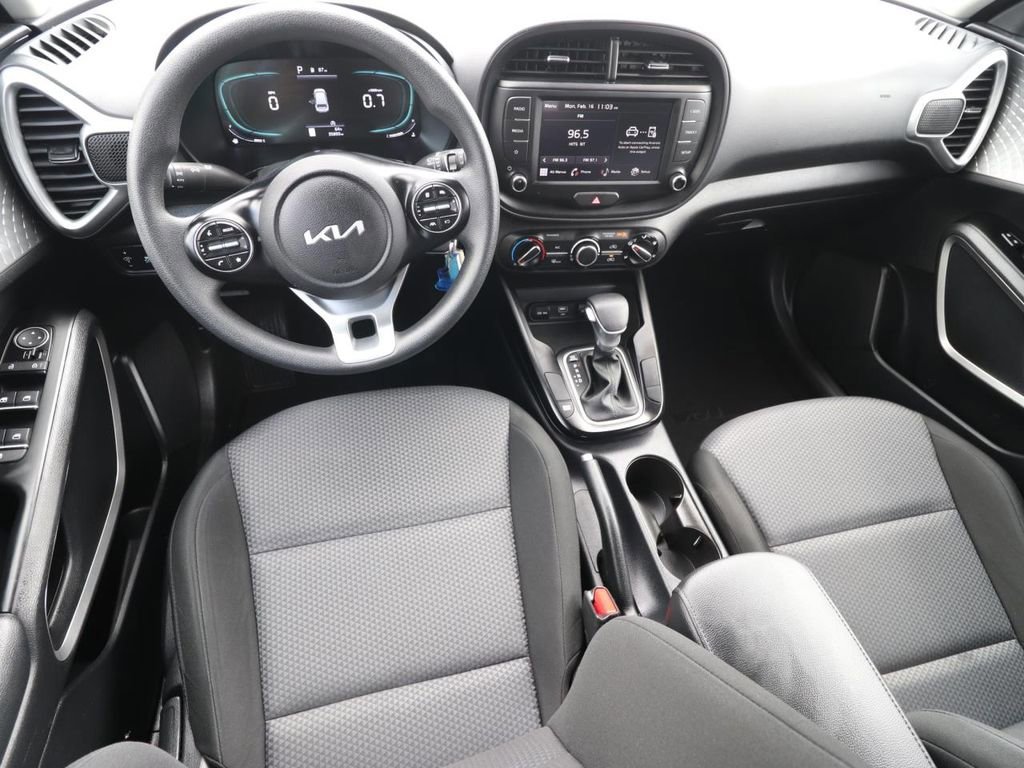 Used 2025 Kia Soul LX w/ LX Technology Package image 10