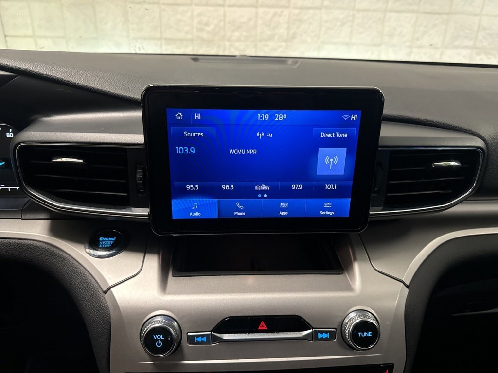 Certified 2022 Ford Explorer XLT w/ Equipment Group 202A image 9