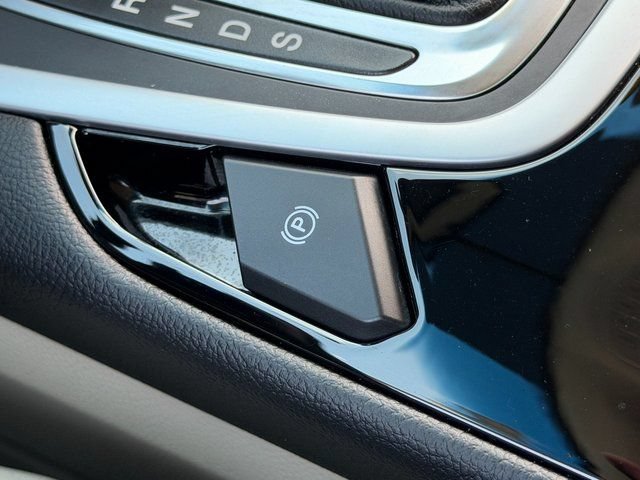 Certified 2018 Ford Edge Titanium w/ Technology Package FWD image 24