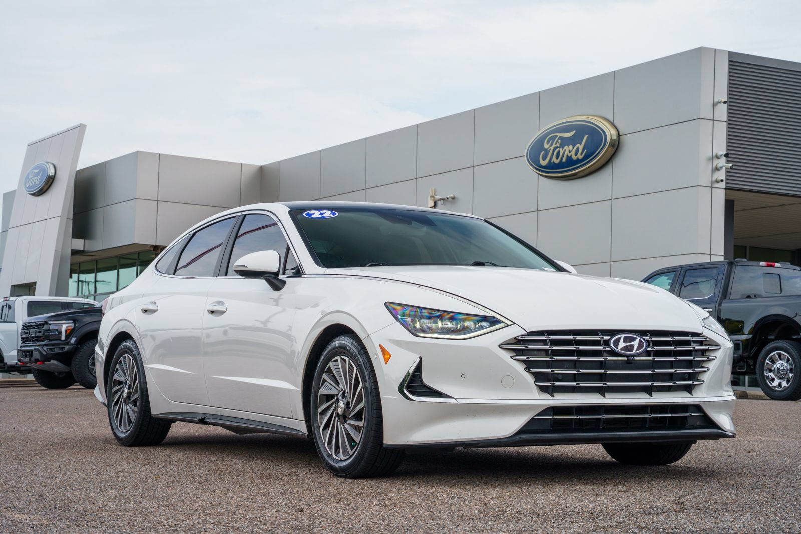Used 2022 Hyundai Sonata Limited FWD image 1