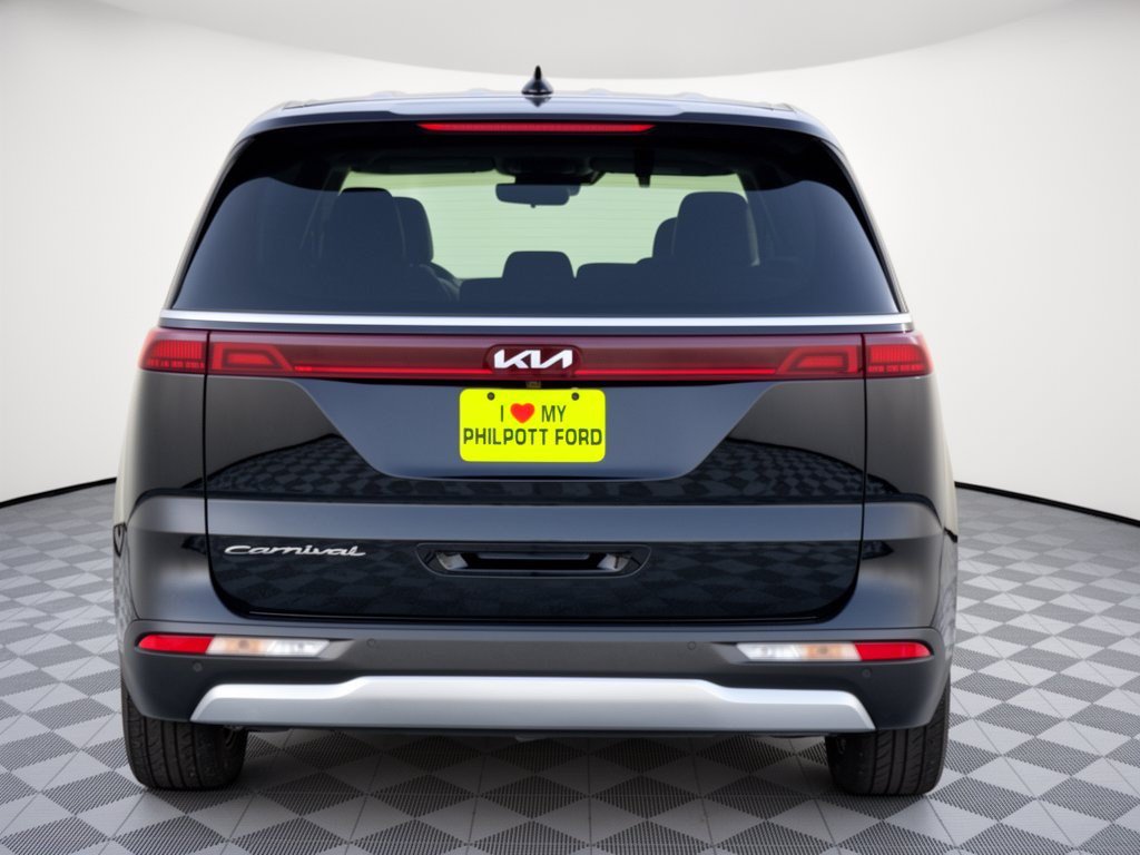 Used 2022 Kia Carnival EX FWD image 11