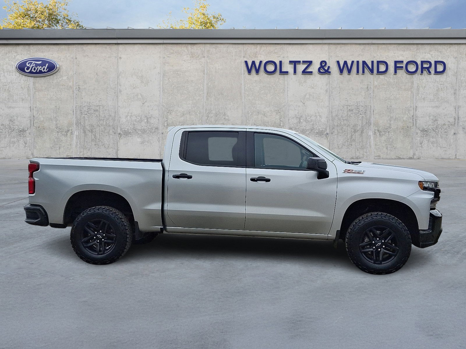 Used 2020 Chevrolet Silverado 1500 LT Trail Boss w/ Convenience Package image 2