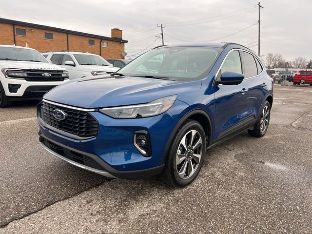 Certified 2023 Ford Escape Platinum w/ Class II Trailer Tow Package image 6