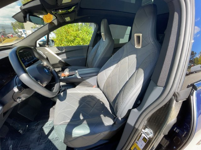 Used 2022 BMW iX xDrive50 w/ Premium Package AWD/4WD image 13