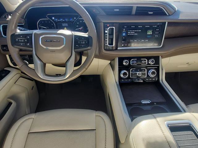 Used 2021 GMC Yukon XL Denali w/ Denali Premium Package image 10