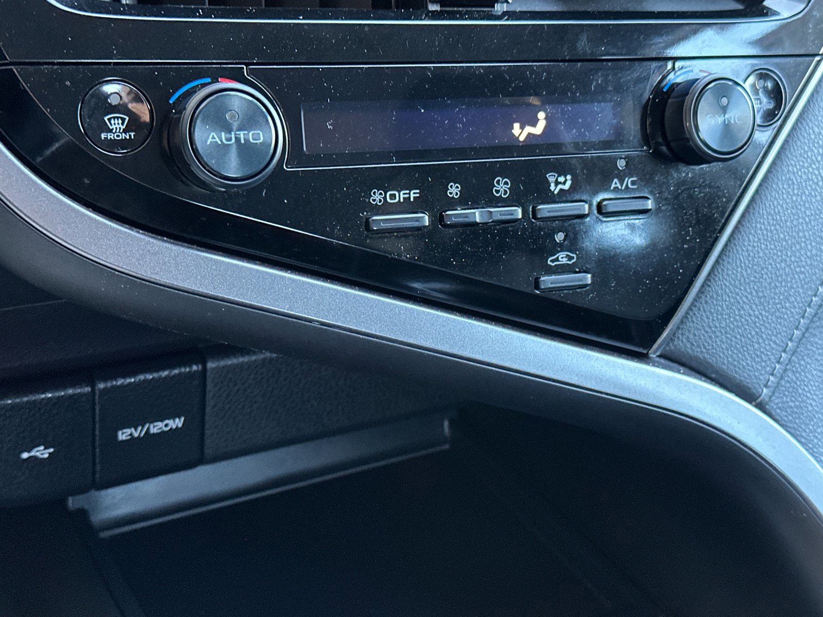 Used 2023 Toyota Camry SE image 19