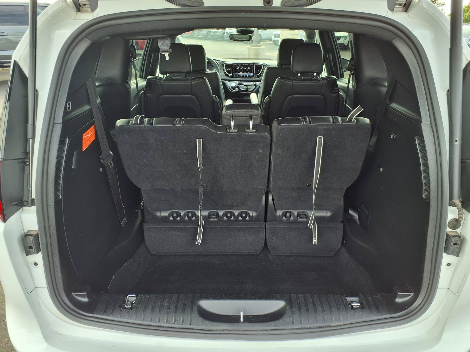 Used 2025 Chrysler Pacifica Select FWD image 17