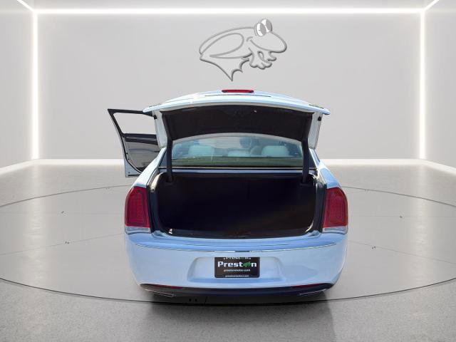 Used 2022 Chrysler 300 Touring image 10