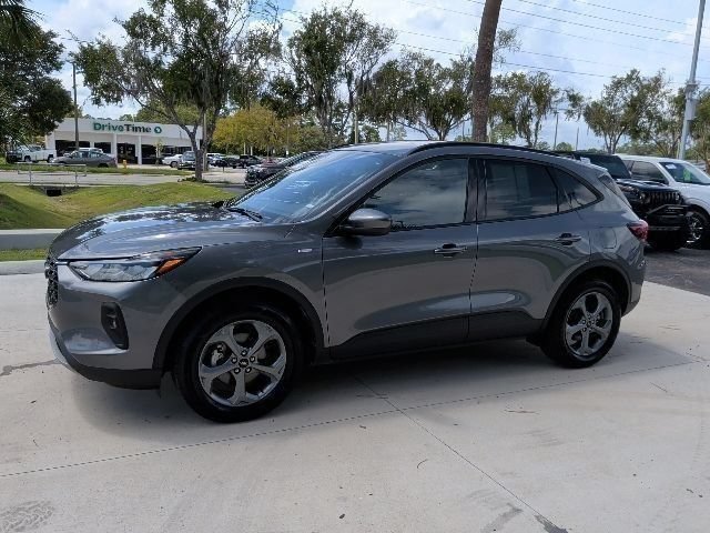 Certified 2025 Ford Escape ST-Line Select AWD/4WD image 12