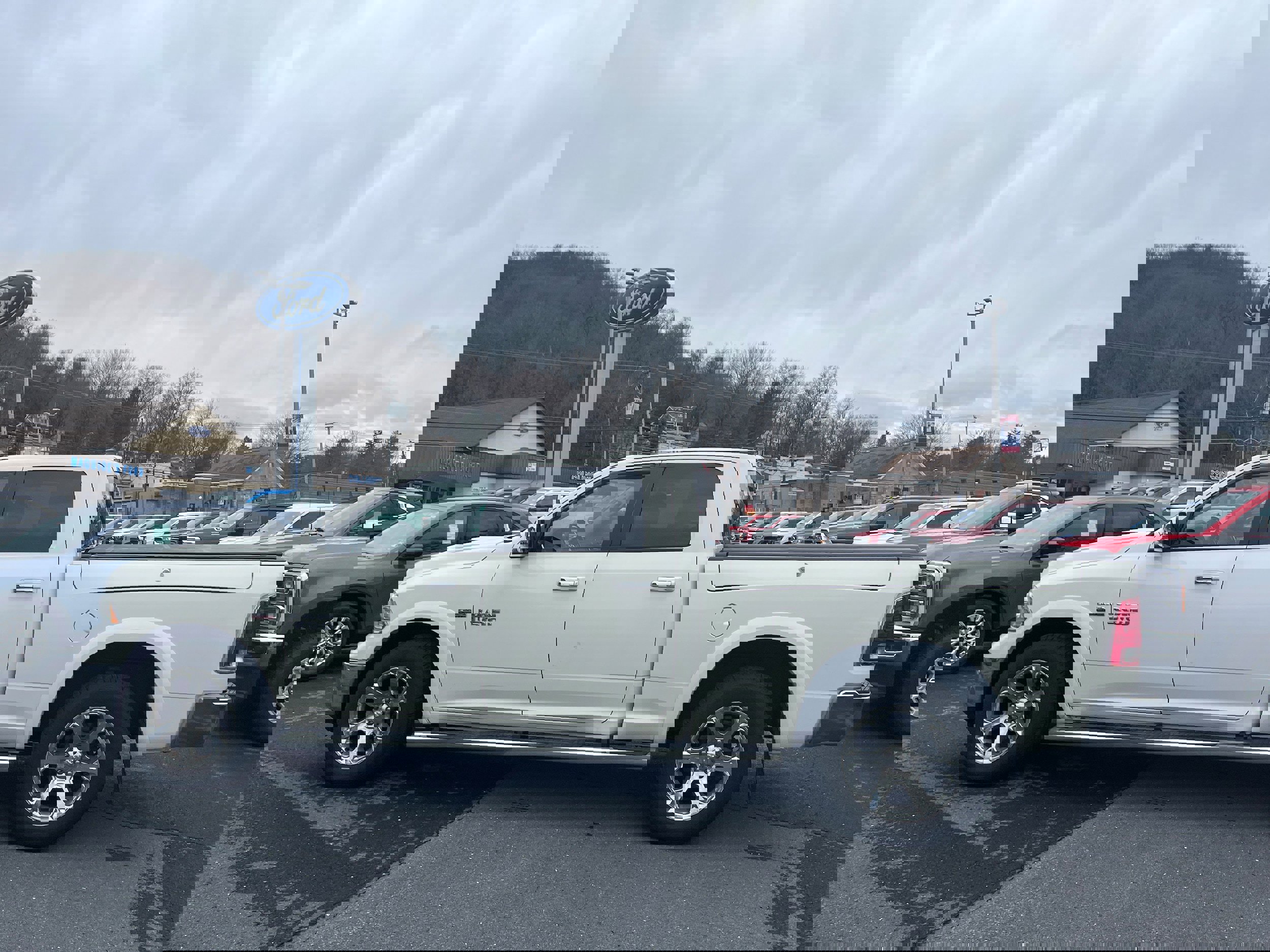 Used 2017 RAM 1500 Laramie w/ Convenience Group image 8